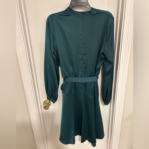 Julianne Taylor Long Sleeve Dress - Picture 3 of 4